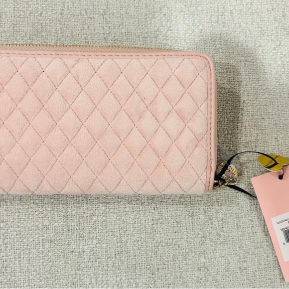 Juicy couture pink diamond tied with a bow large zip around new with tags - Picture 3 of 8